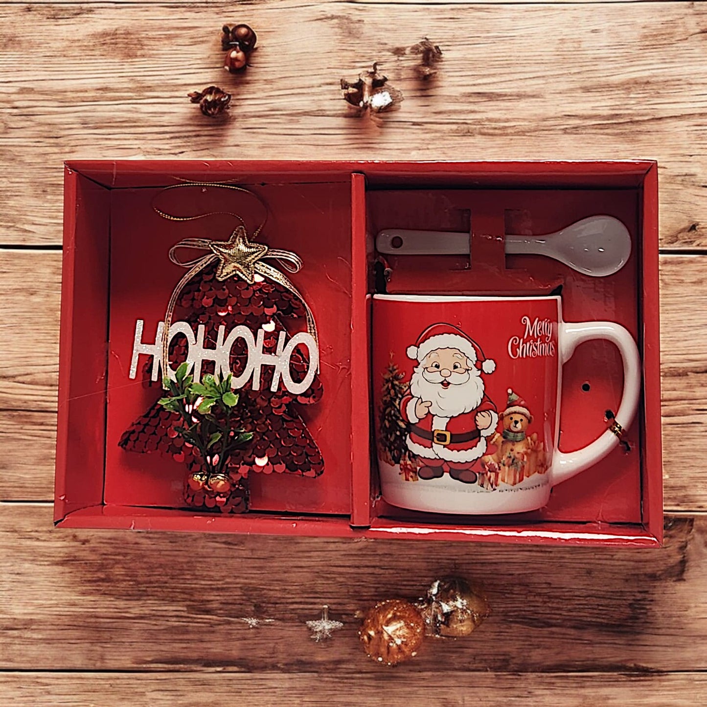 Festive Christmas Mug Set with Ho Ho Ho Decoration