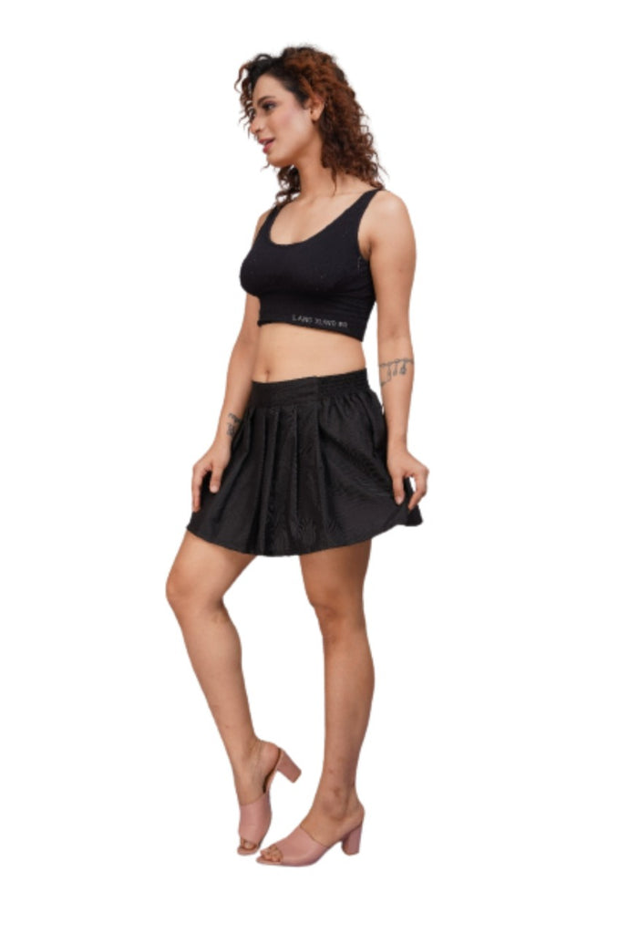 Black pleated outlet skirt with pockets